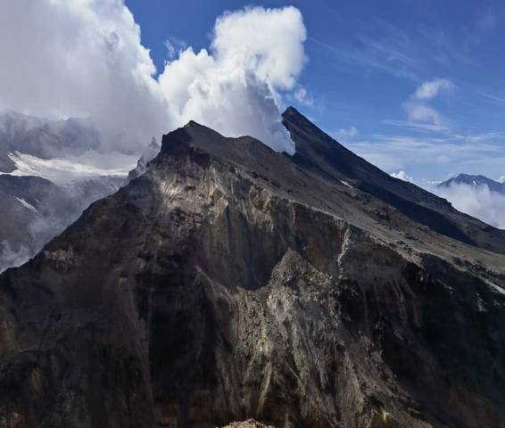 Вулкан Горелый, Дачные источники, каньон Опасный, водопад Снежный барс